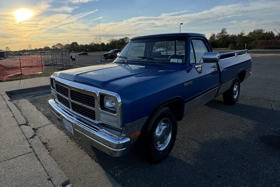 1992 Dodge Ram (1981-1993) sold for $7,292