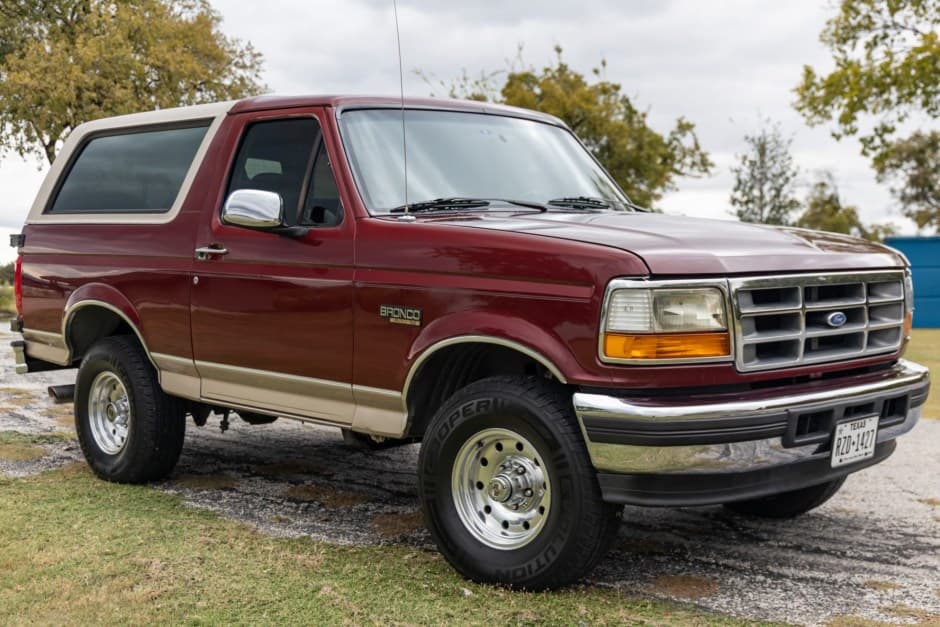 1996 Ford Bronco 4th-5th Generations 1987-1996 sold for $17,500