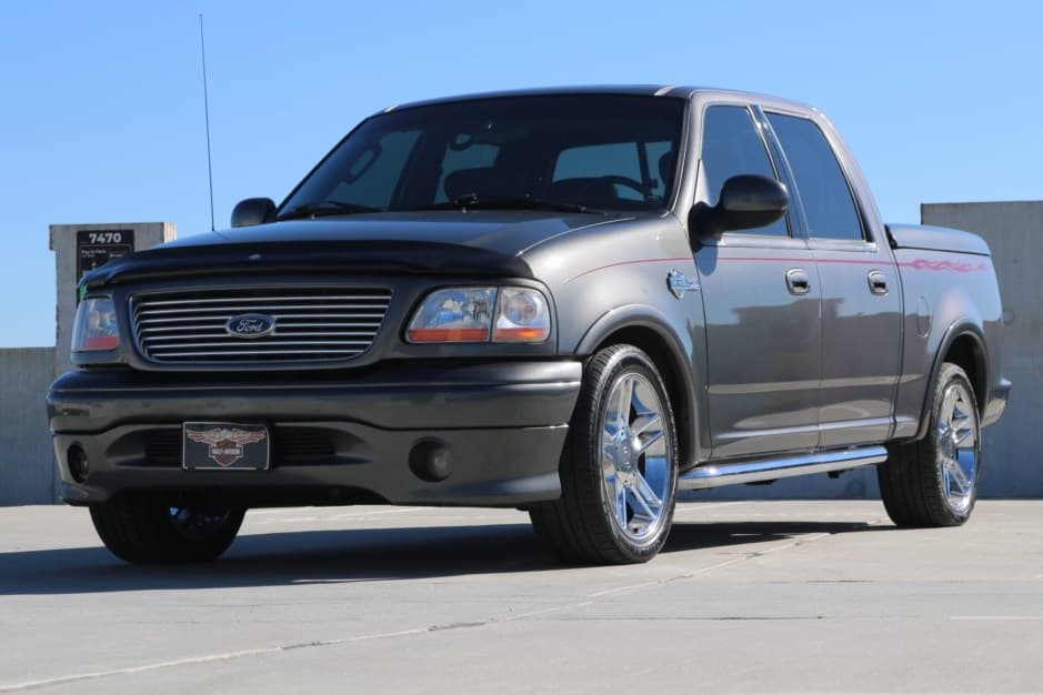 2002 Ford F-150 (1997-2004) sold for $15,300