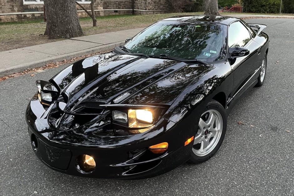 2002 Pontiac Firebird (1993-2002) sold for $26,750