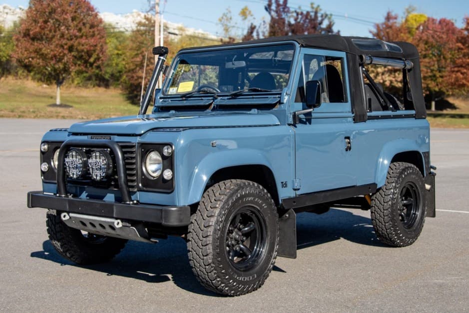 1996 Land Rover 90 / Defender 90 (Euro Spec) sold for $27,500