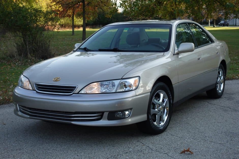 2001 Lexus ES sold for $8,900