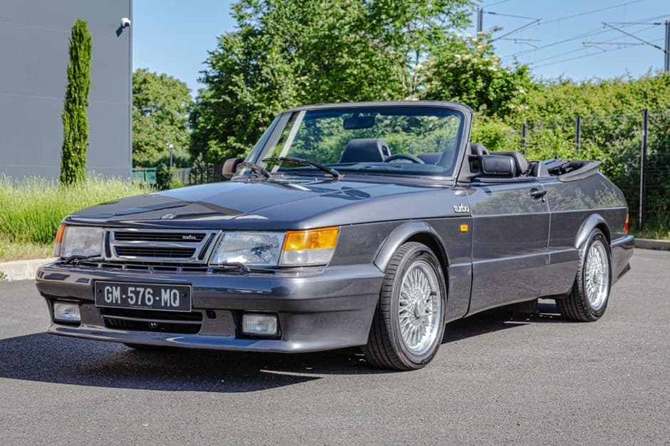 1989 Saab 900 sold for $0