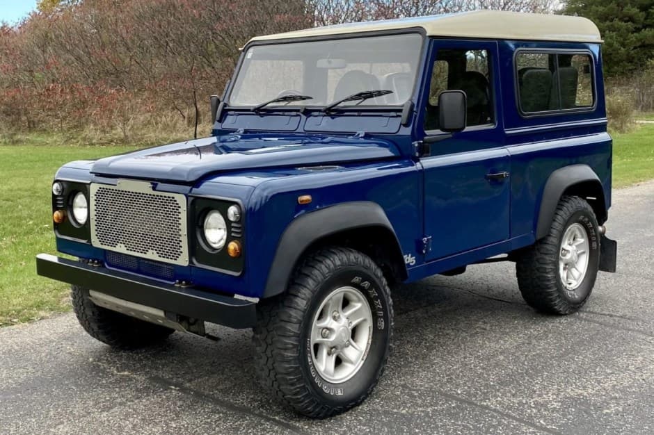 2002 Land Rover 90 / Defender 90 (Euro Spec) sold for $11,250