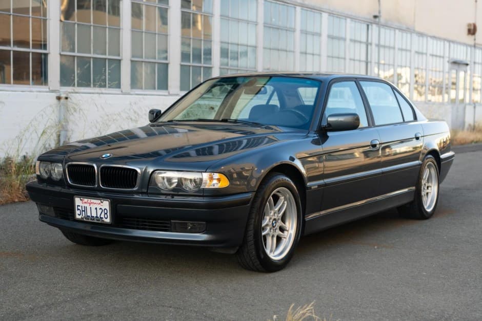 2001 BMW E38 7-Series sold for $11,500