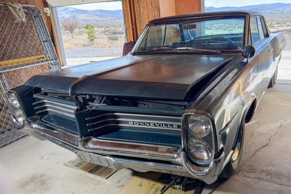 1964 Pontiac Bonneville sold for $5,500