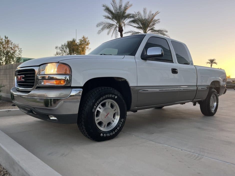 2000 GMC Sierra (GMT800 1999-2007) sold for $23,250