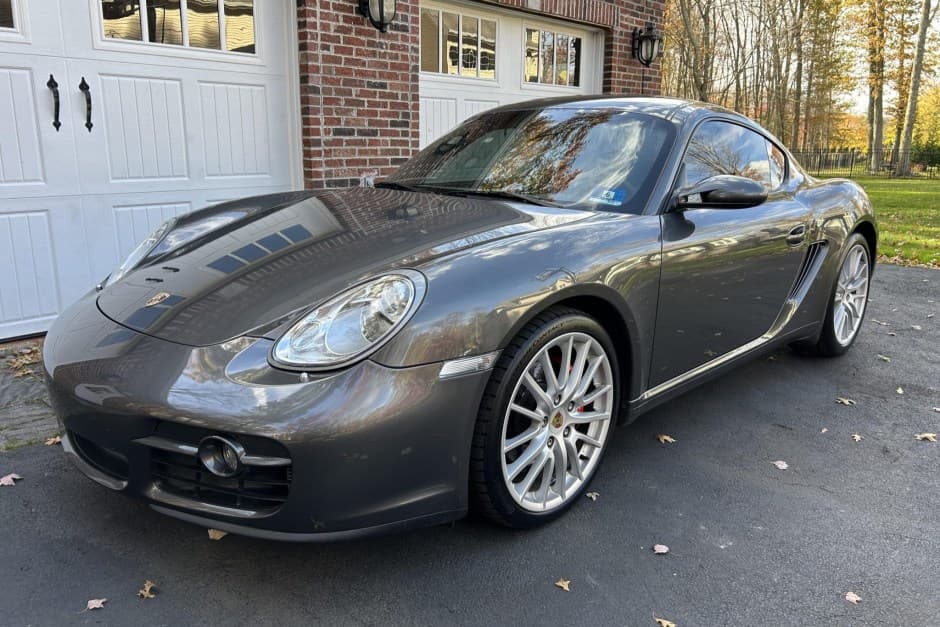 2006 Porsche 987 Cayman sold for $32,277