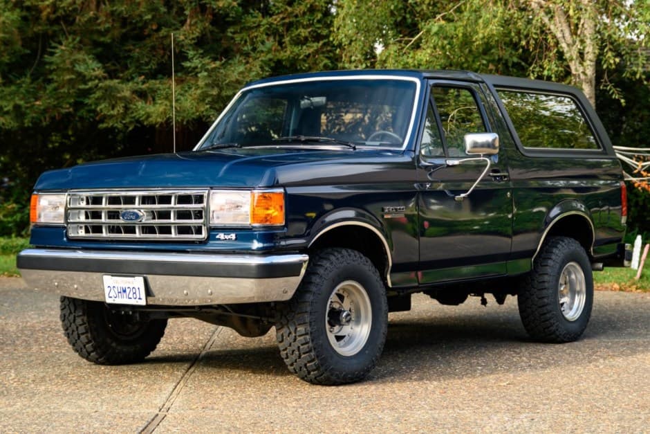 1990 Ford Bronco 4th-5th Generations 1987-1996 sold for $14,500
