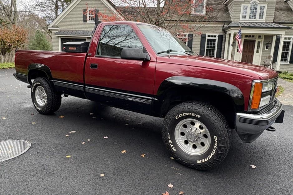 1992 GMC Sierra (GMT400 1988-2002) sold for $9,300