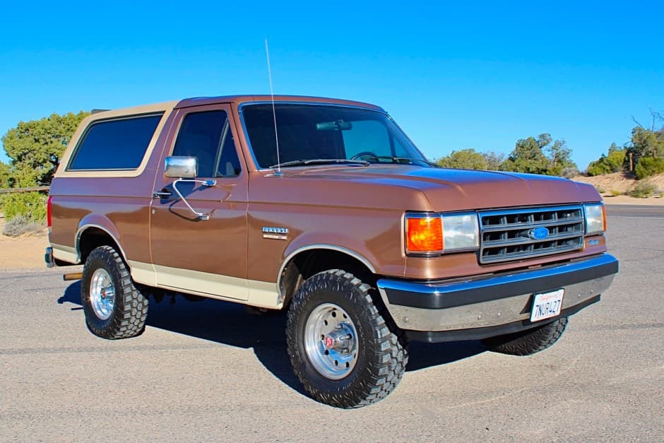 1990 Ford Bronco 4th-5th Generations 1987-1996 sold for $23,000
