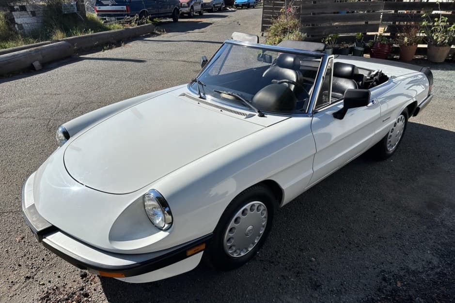 1986 Alfa Romeo 105/115 Spider Series 3 sold for $14,500
