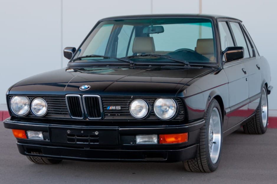 1988 BMW E28 M5 sold for $35,000
