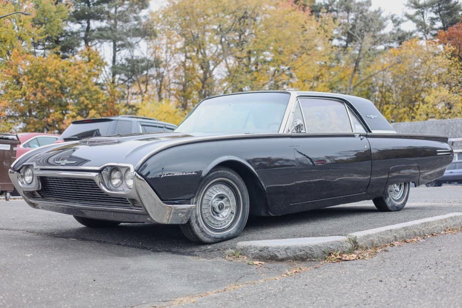 1961 Ford Thunderbird (1961-1963) sold for $5,350