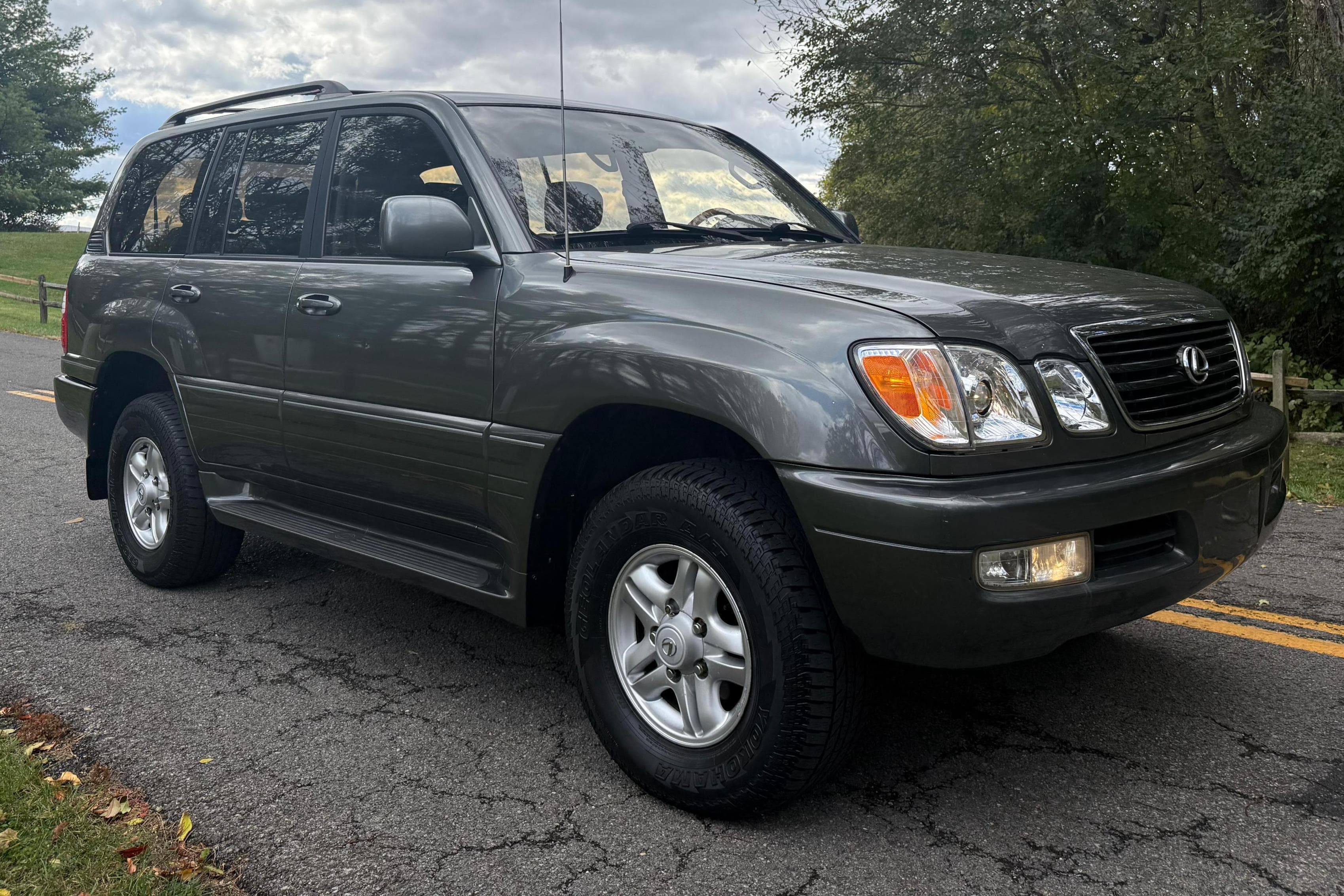 2000 Lexus LX sold for $16,000
