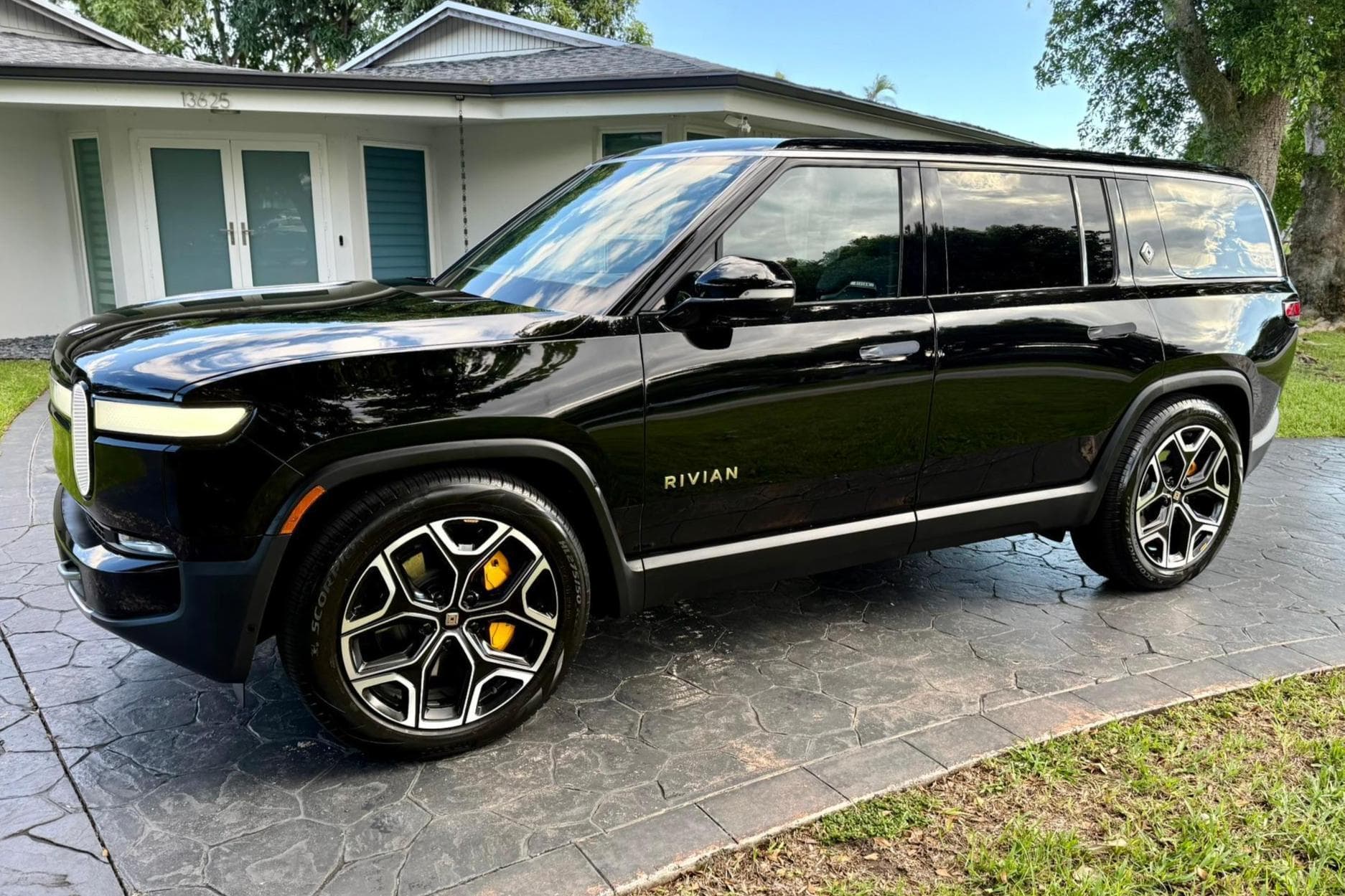 2023 Rivian R1S sold for $53,750