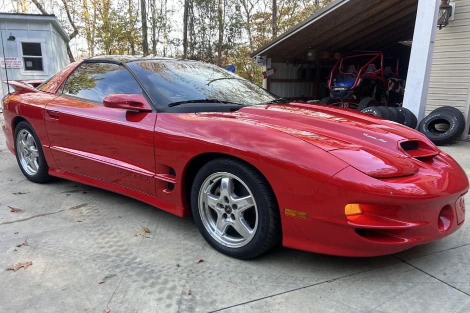 2001 Pontiac Firebird (1993-2002) sold for $29,500