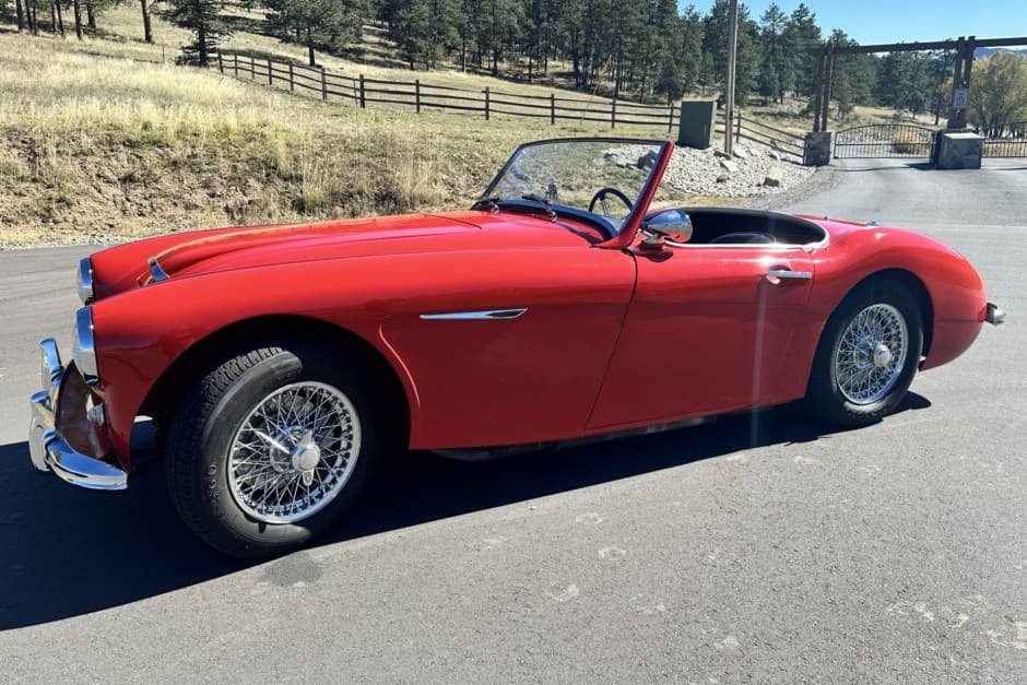 1960 Austin-Healey 3000 sold for $29,000