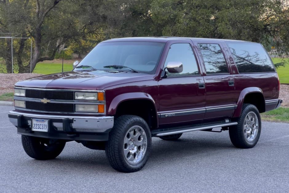 1992 Chevrolet Suburban (GMT400 1992-1999) sold for $10,750