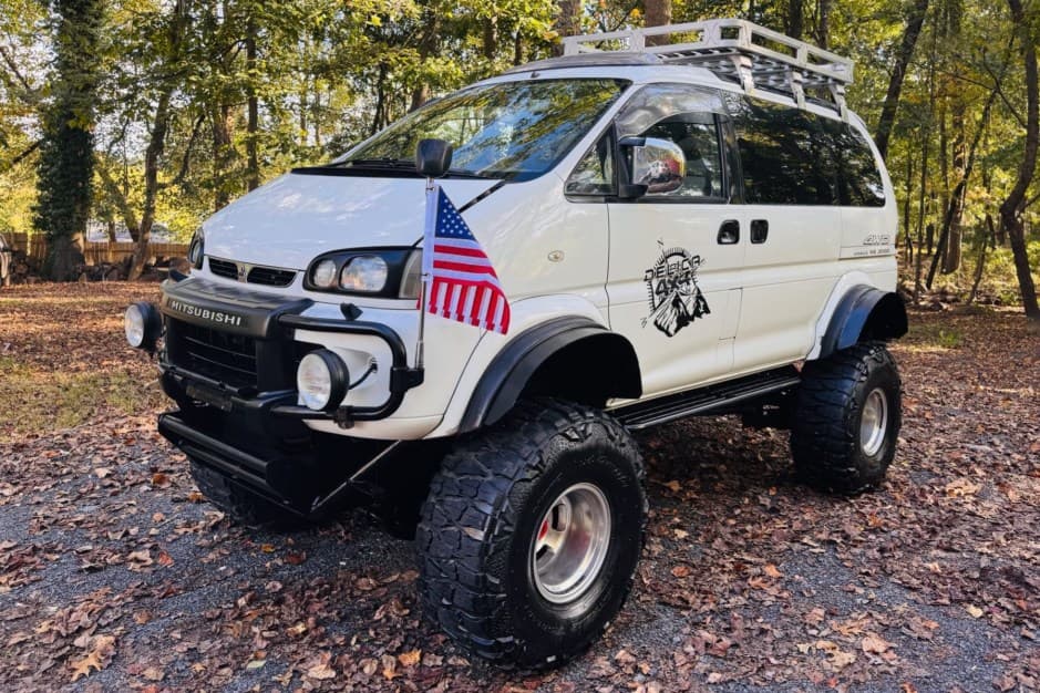 1996 Mitsubishi Delica sold for $15,251