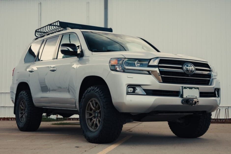 2021 Toyota Land Cruiser 200-Series sold for $94,570