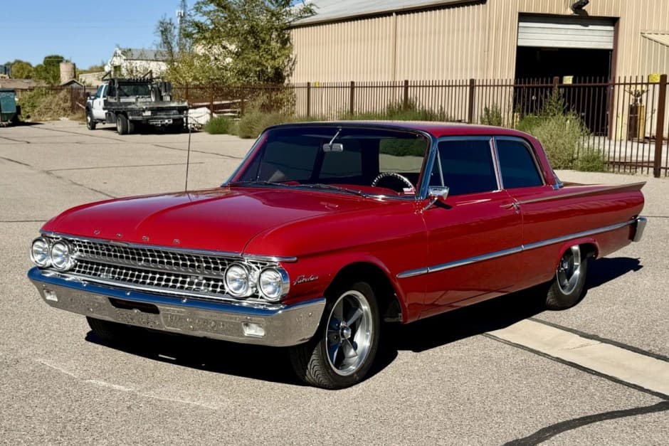 1961 Ford Fairlane sold for $17,800