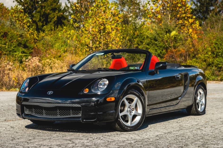 2001 Toyota W30 MR2 sold for $11,000