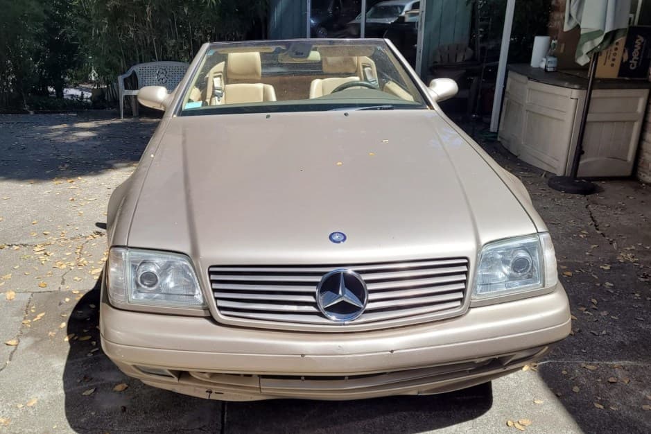 2000 Mercedes-Benz R129 SL sold for $2,600