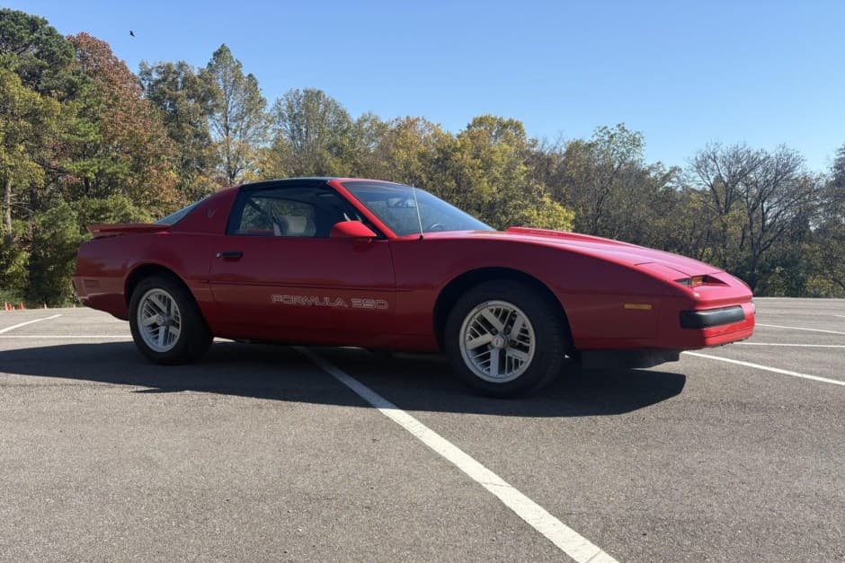 1989 Pontiac Firebird (1982-1992) sold for $9,200
