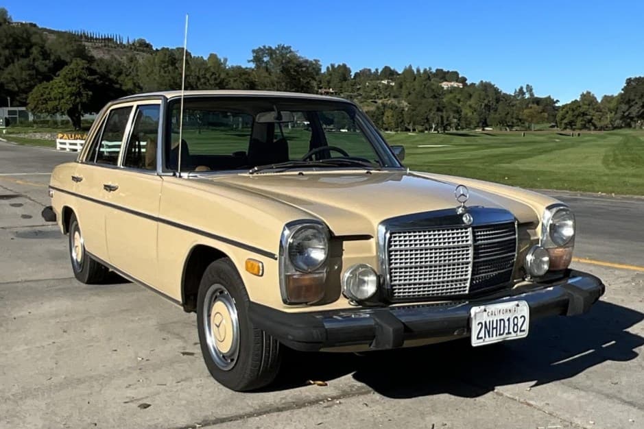 1974 Mercedes-Benz W114 & W115 sold for $5,500