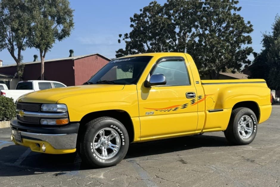 2002 Chevrolet Silverado GMT800 (1999-2007) sold for $20,500