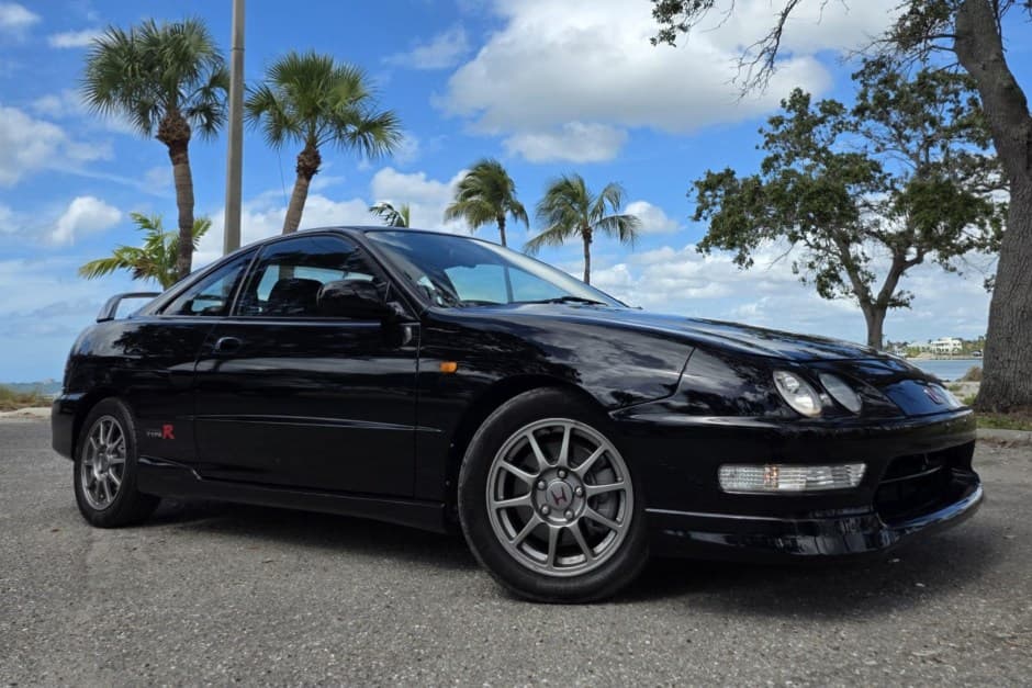 2000 Acura Integra Type R sold for $21,500