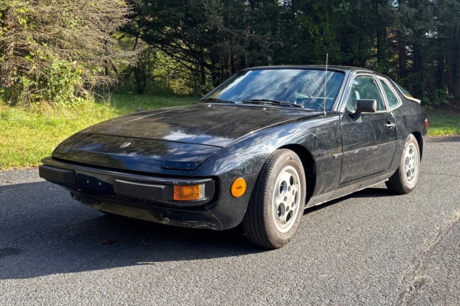 1988 Porsche 924 sold for $5,200
