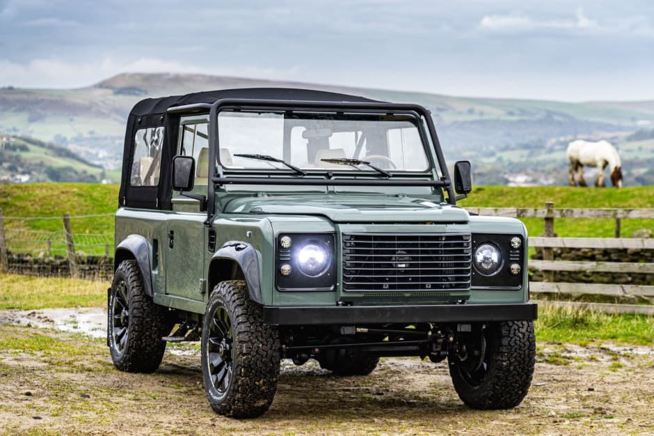 1995 Land Rover 90 / Defender 90 (Euro Spec) sold for $41,000