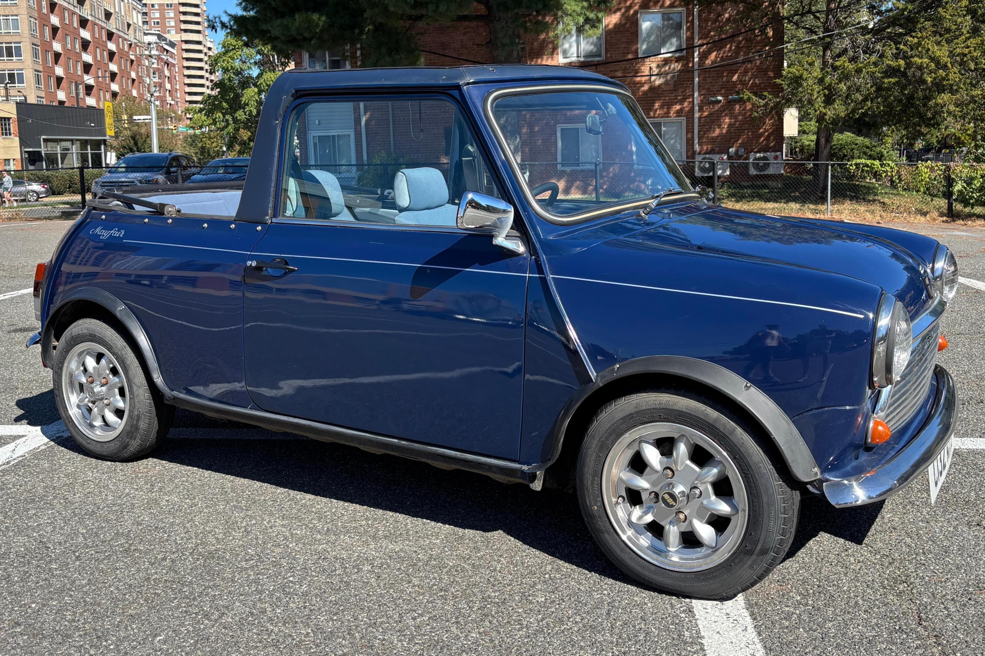 1985 MINI Classic Mini sold for $8,800
