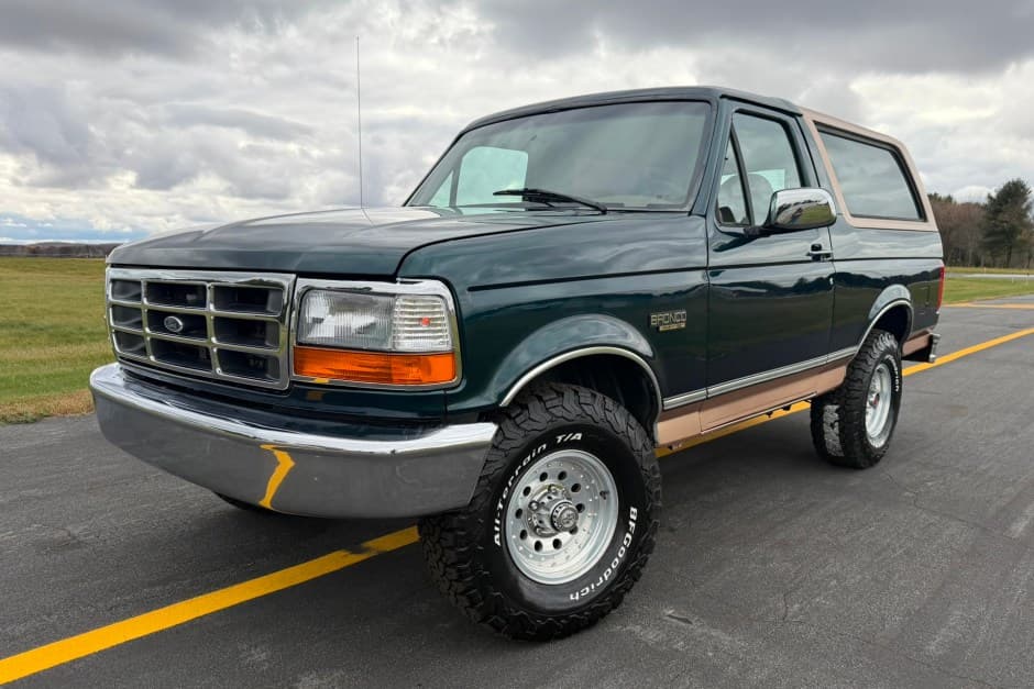 1995 Ford Bronco 4th-5th Generations 1987-1996 sold for $17,750