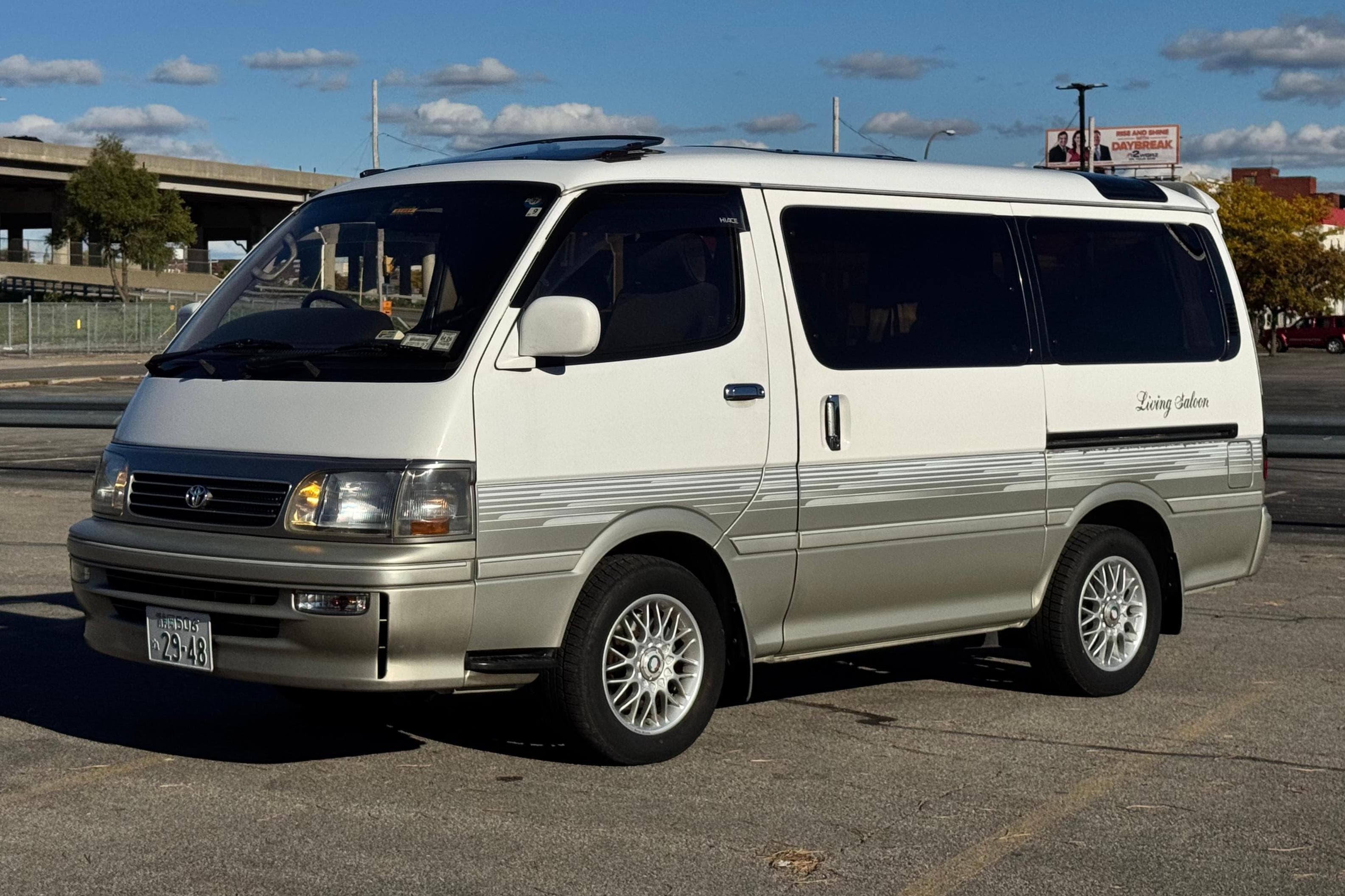 1995 Toyota HiAce sold for $10,350
