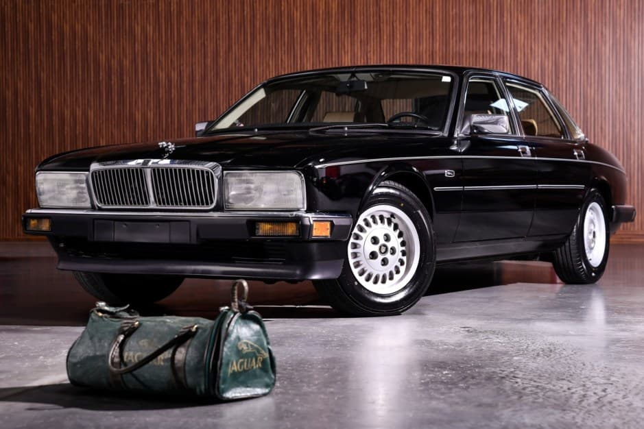 1990 Jaguar XJ40 XJ (1988-1994) sold for $7,300