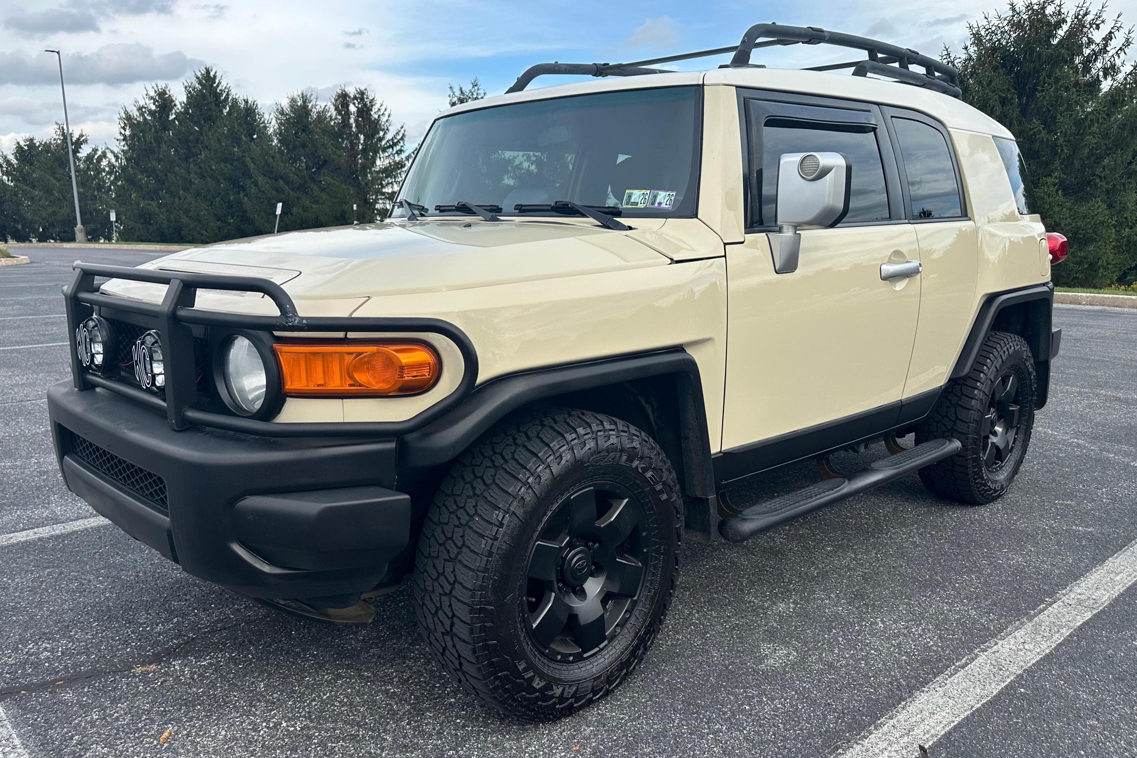 2008 Toyota FJ Cruiser sold for $10,400