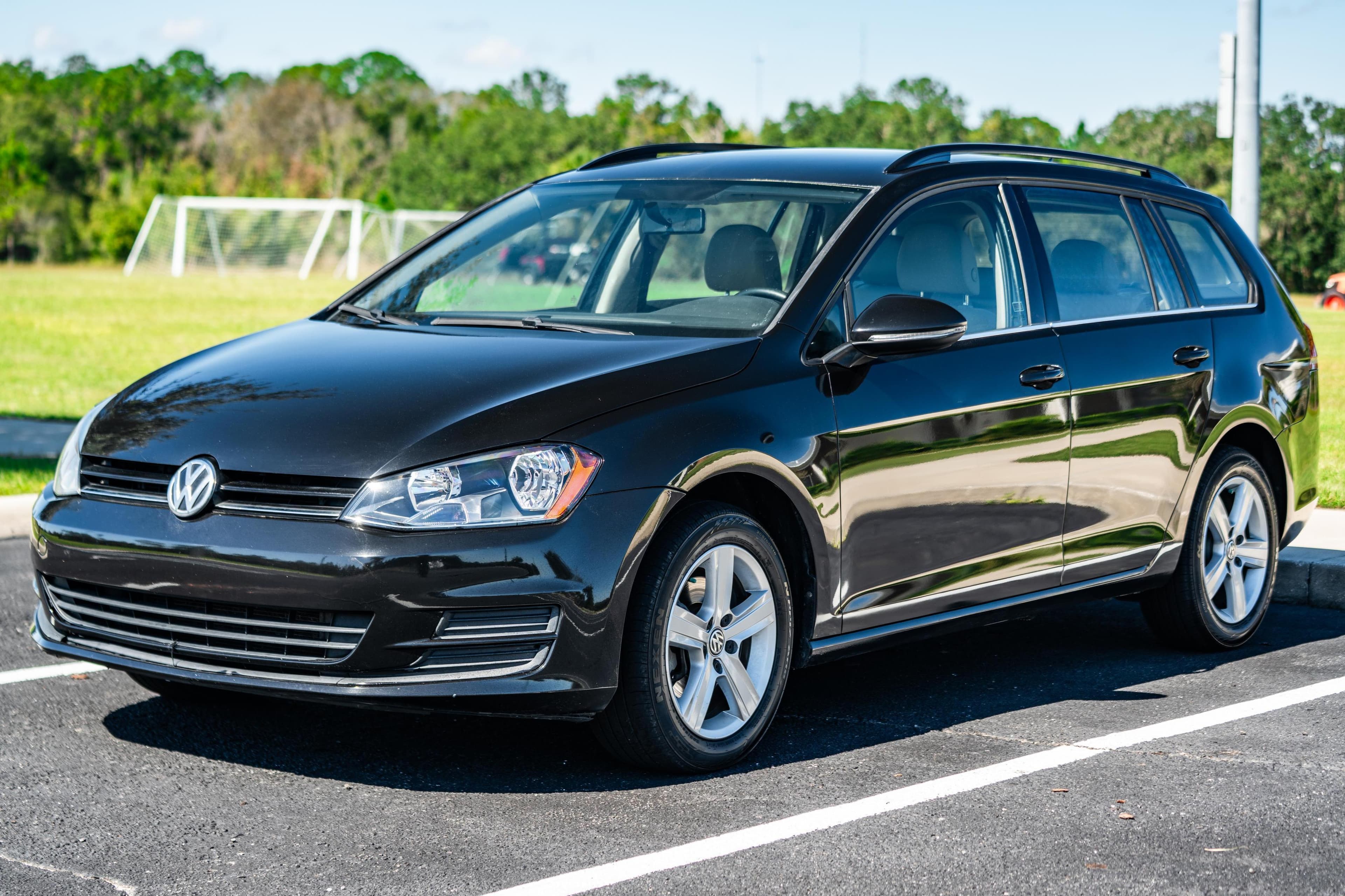 2015 Volkswagen Golf sold for $7,700