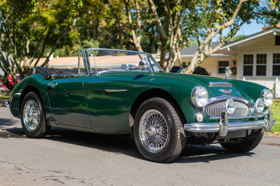 1964 Austin-Healey 3000 sold for $32,000