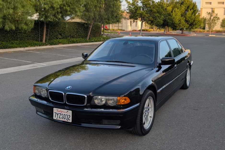 2000 BMW E38 7-Series sold for $8,200