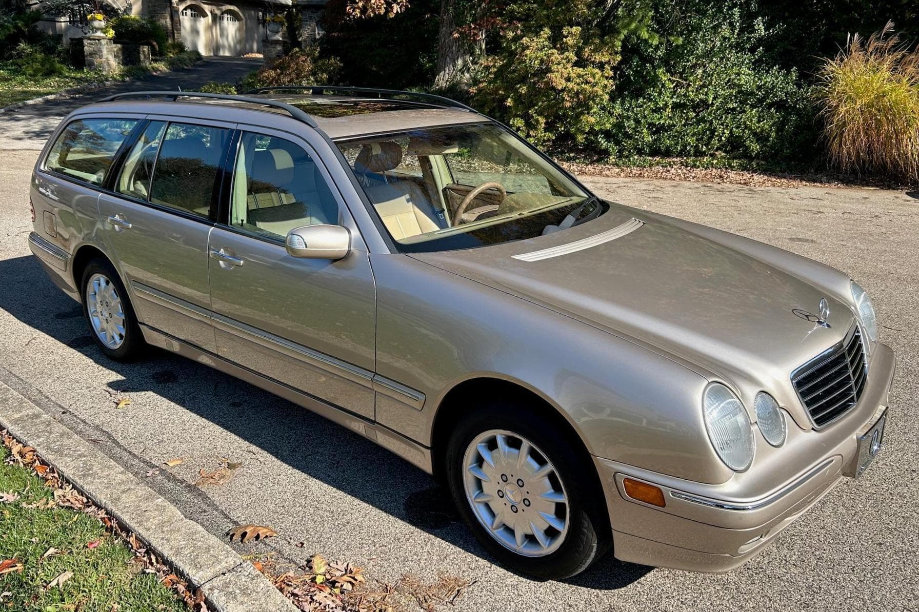 2001 Mercedes-Benz E-Class sold for $5,000