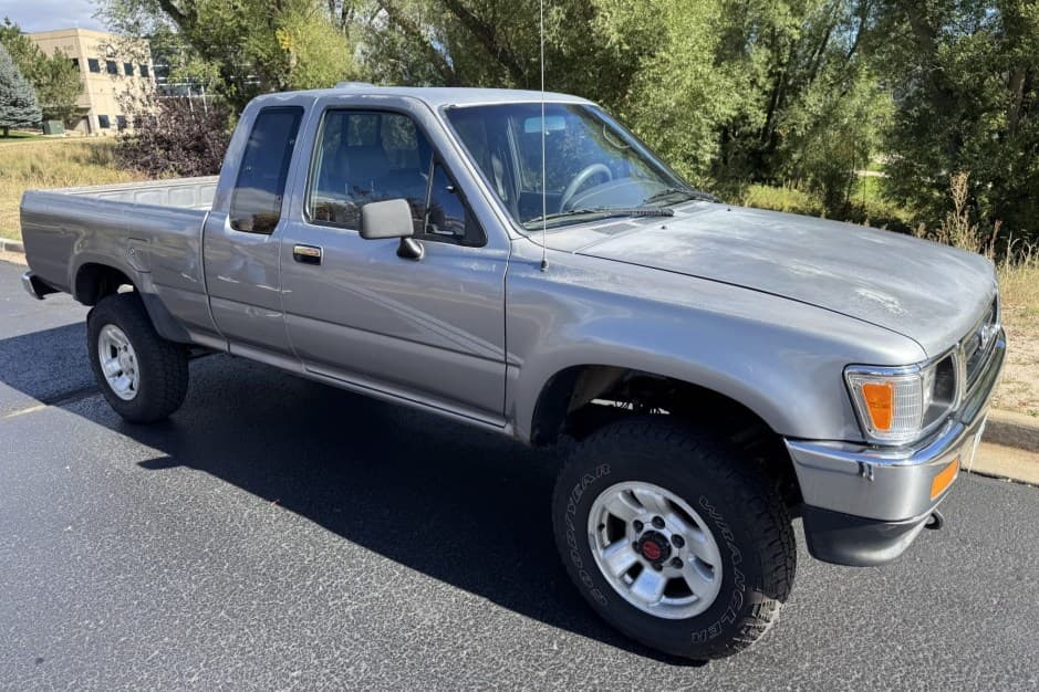 1995 Toyota Pickup (N80/90/100/110 1989-1997) sold for $9,100