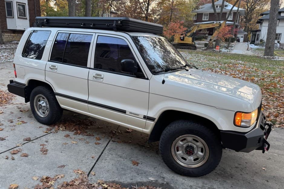 1994 Isuzu Trooper sold for $12,294