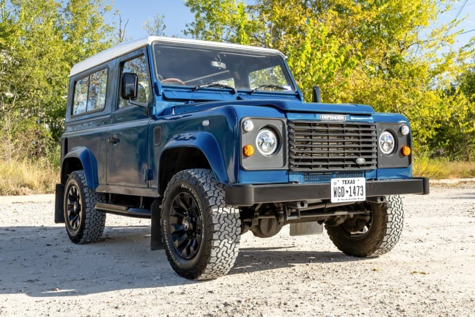 1999 Land Rover 90 / Defender 90 (Euro Spec) sold for $24,000