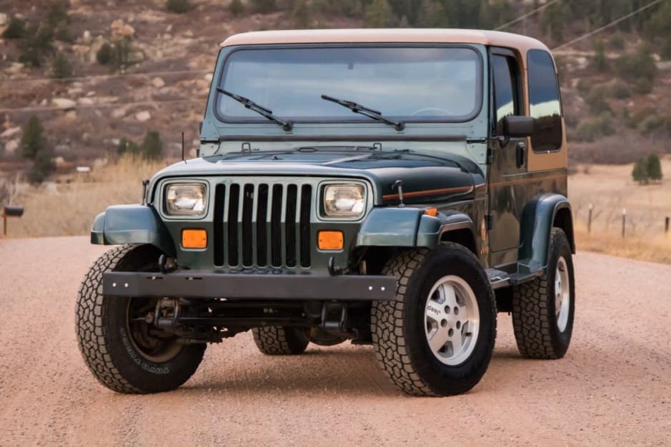 1993 Jeep Wrangler YJ (1987-1995) sold for $16,800