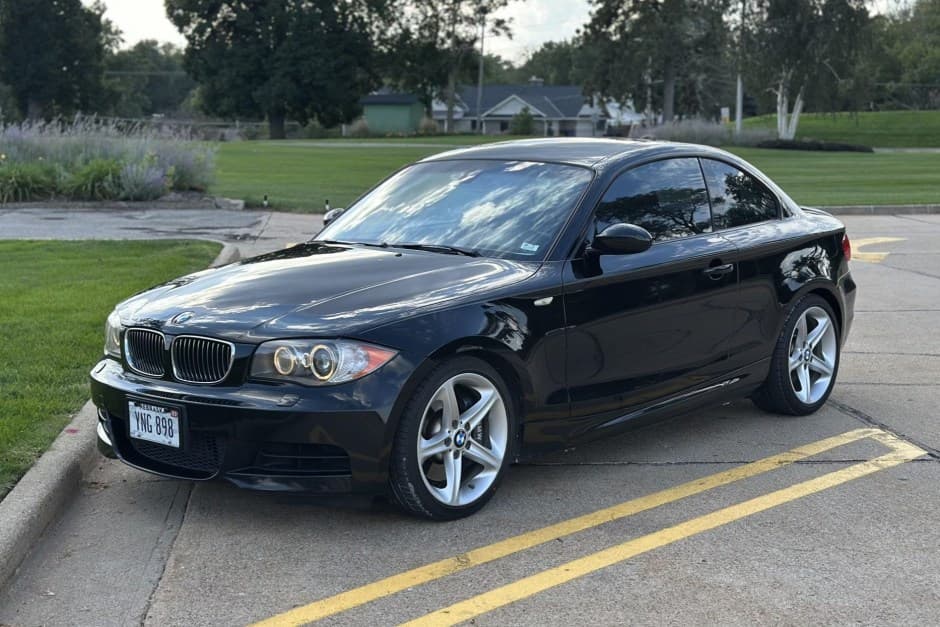 2009 BMW E82/E88 1-Series sold for $11,950