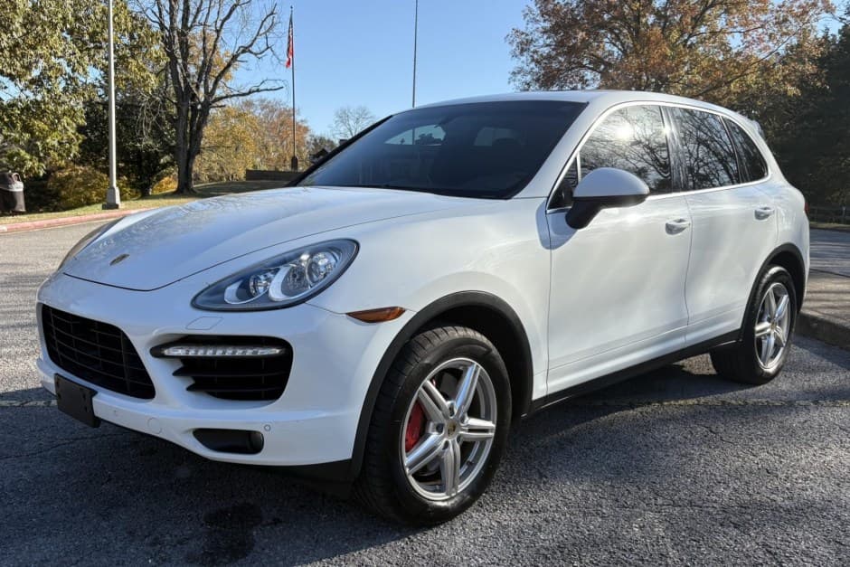 2014 Porsche 958 Cayenne (2011-2018) sold for $23,750