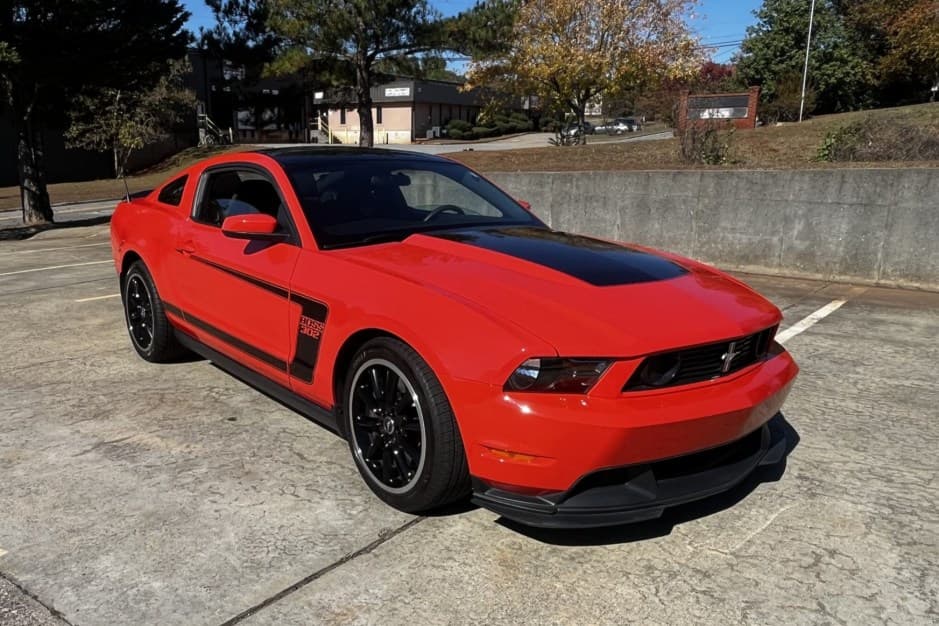 2012 Ford Mustang S197 2005-2014 sold for $29,802